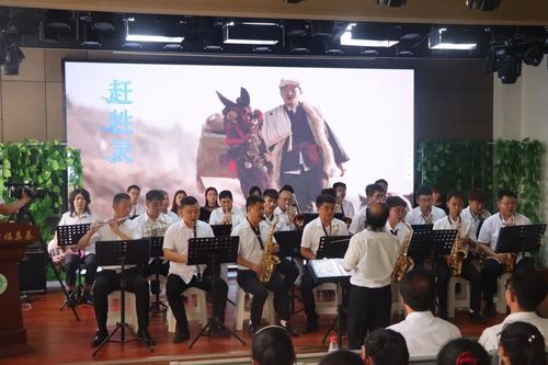 高雅藝術潤童心，管樂之聲傳校園——榆林學院管樂團走進高新二小藝術交流活動側記