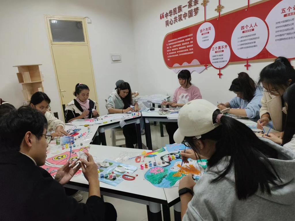 紙鳶舞晴空，藝術潤社區——我校“一站式”學生社區成功舉辦紙鳶藝術體驗活動
